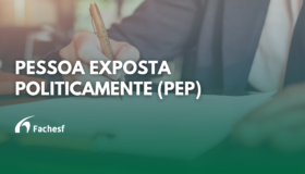 Foto de um documento sendo assinado. Texto da imagem: Pessoa Exposta Politicamente (PEP).